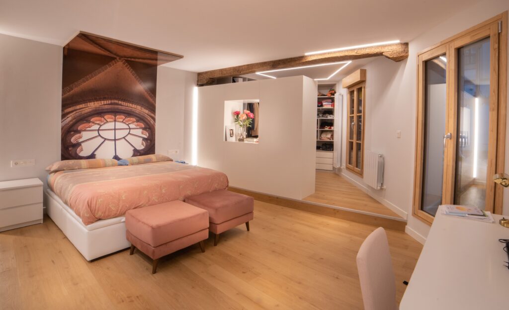 habitacion tonos rosas y marrones