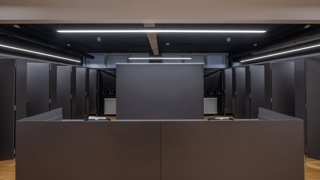 Jesuitak Donosti planta baja administración bañosabiertos aulas pintura fachada TLS 6